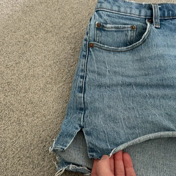 Abercrombie & Fitch High-Rise Mom Shorts, Curve Love - Size 31 - Picture 3 of 4